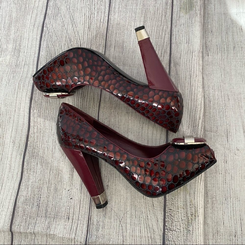 BCBGirls open toe print high heel burgundy sz 6.5